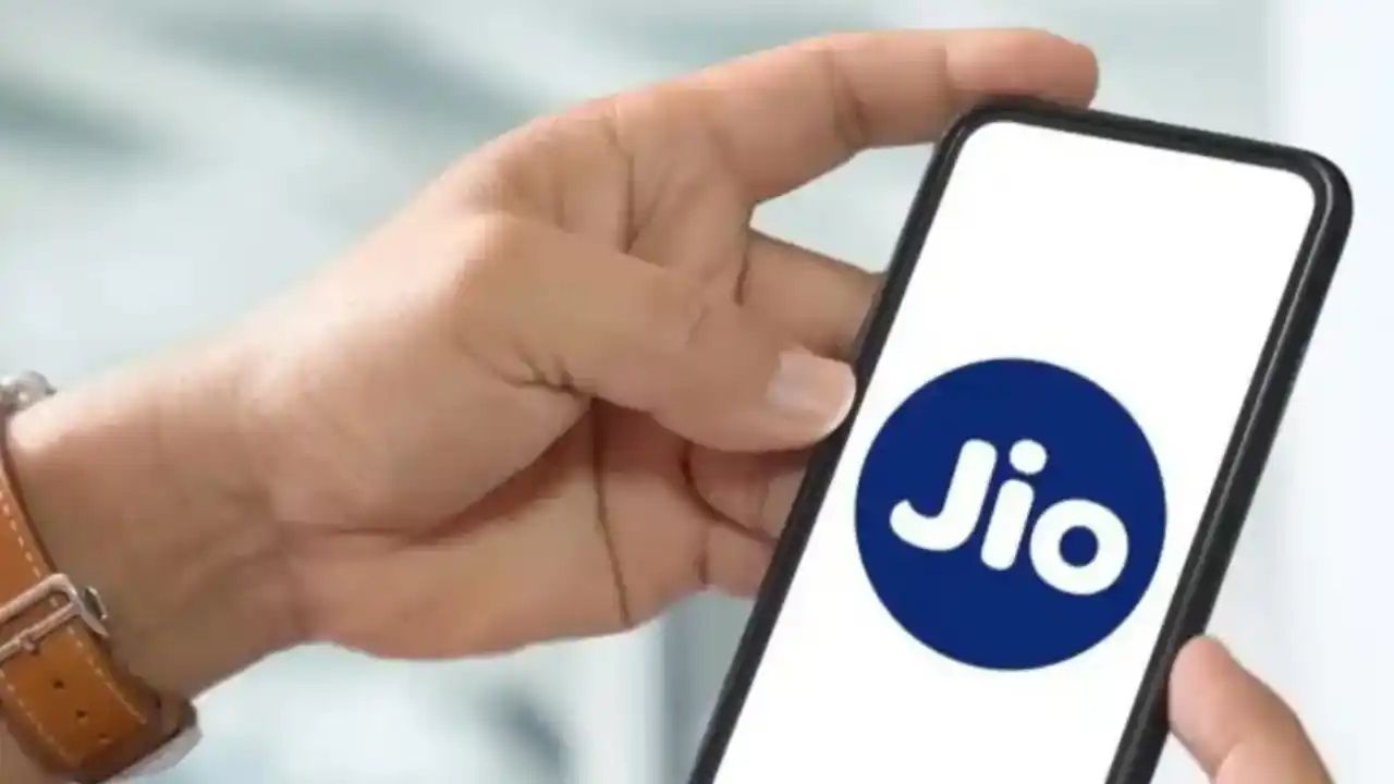 IPL 2025 से पहले Jio का धमाका, क्रिकेट प्रेमियों के लिए लाया 'Jio Unlimited' ऑफर