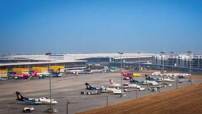 Delhi Airport पर फिर से बंद होगा रनवे! क्या आपके फ्लाइट शेड्यूल पर असर पड़ेगा?