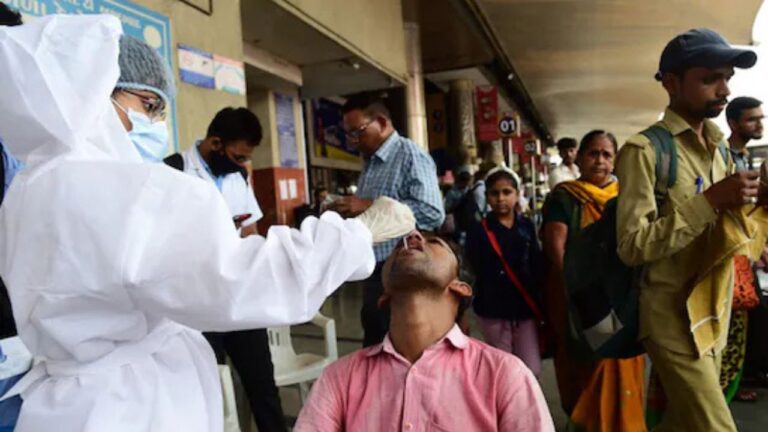 Covid -19 Case: भारत में कोरोना वायरस से संक्रमित सक्रिय मरीजों की संख्या 4000 के करीब, रोज़ाना मौतों का आंकड़ा भी बढ़ा