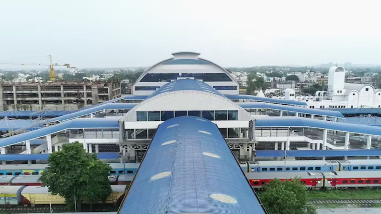 Rani Kamlapati Railway Stationसरकारी नहीं फिर भी स्टेशन! जानिए भारत के पहले निजी रेलवे स्टेशन की पूरी कहानी