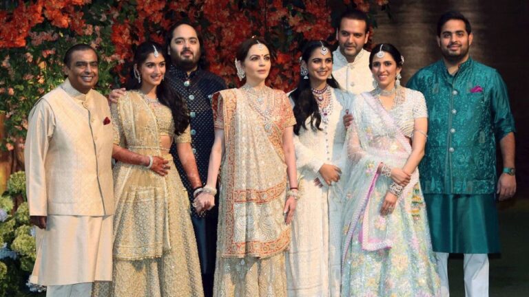 मुकेश अंबानी का परिवार बना देश का सबसे अमीर परिवार! संपत्ति में 10 प्रतिशत की बढ़ोतरी से बरकरार रखा पहला स्थान