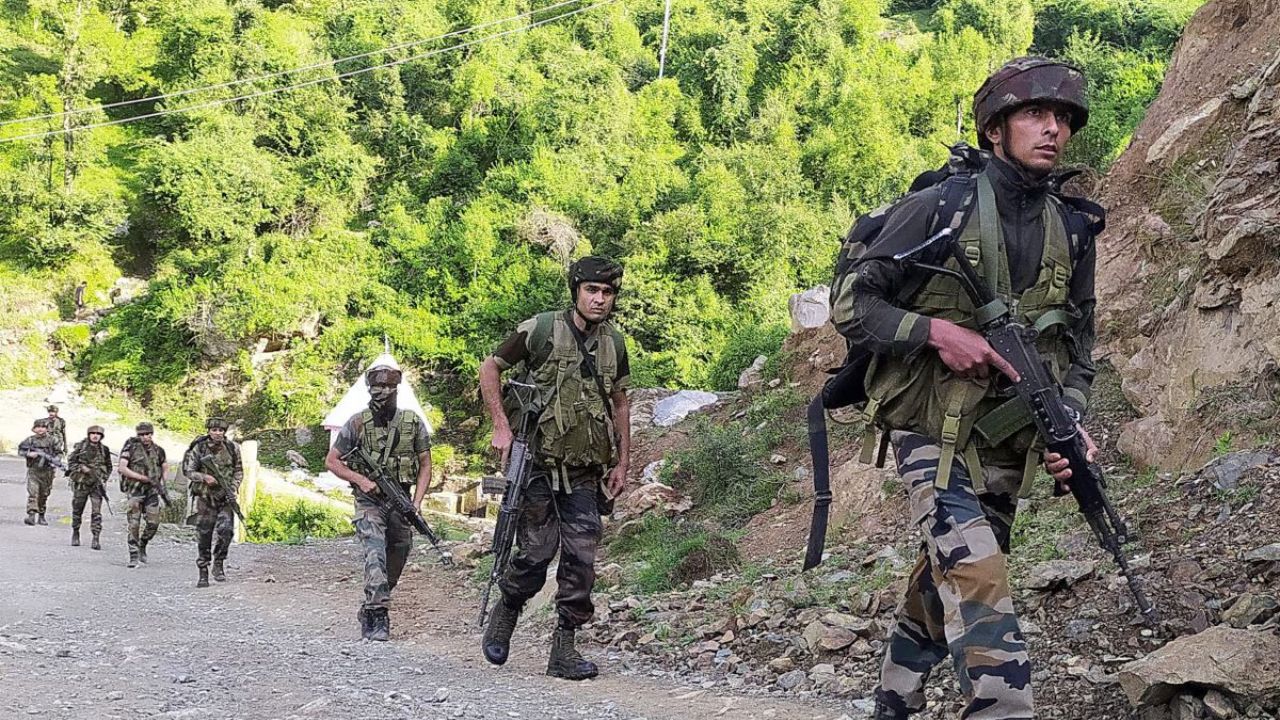 LOC पर घुसपैठ नाकाम! आज़ादी के जश्न से पहले घाटी में बढ़ा अलर्ट, Indian Army ने फिर लहराया जीत का परचम