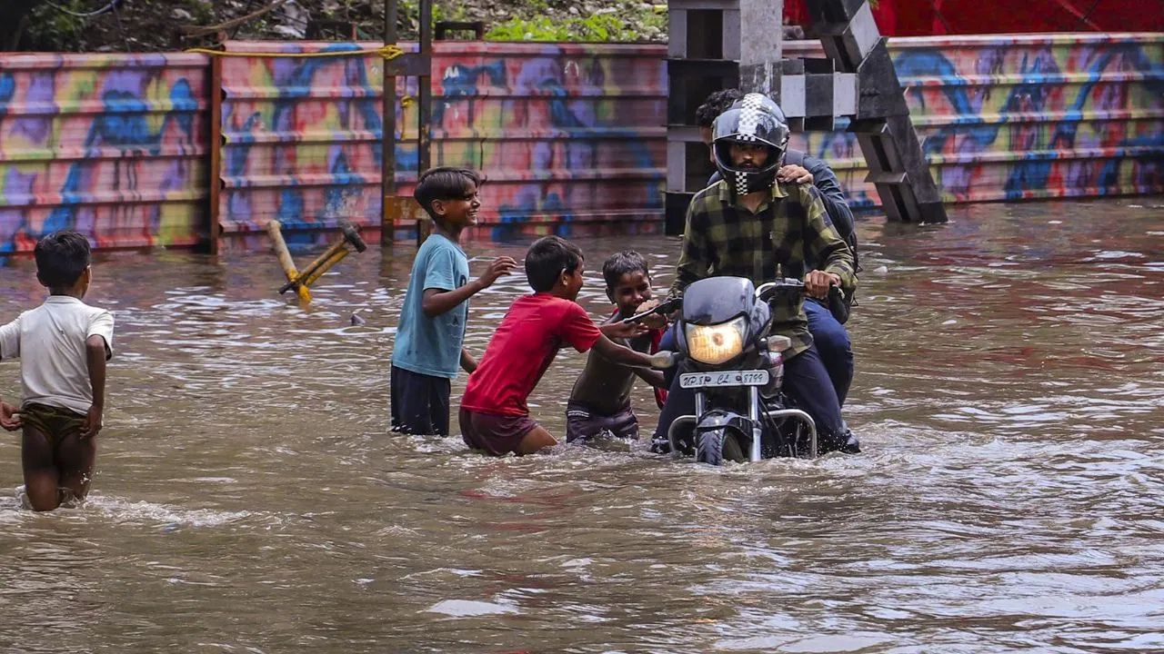 Weather Update: अरुणाचल से काशी तक बज चुकी है खतरे की घंटी! पांच दिनों तक नहीं रुकने वाली बारिश 