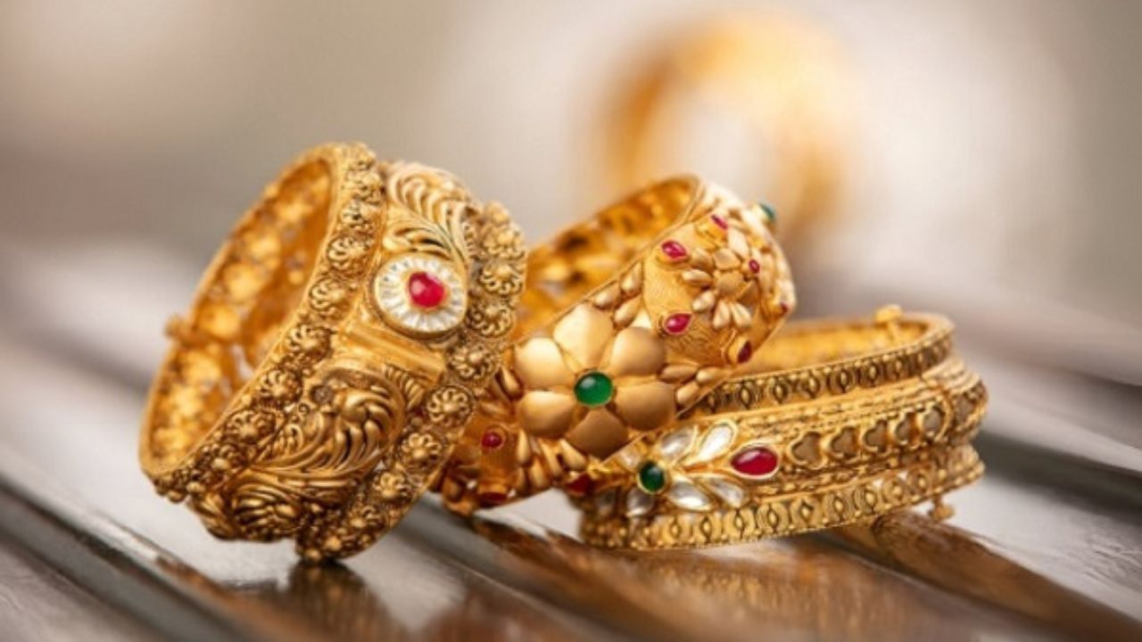 Gold Price: नवरात्रि में सोना-चांदी के दामों में लगातार बढ़ोतरी, 10 ग्राम सोने का भाव ₹1,12,810 तक पहुंचा