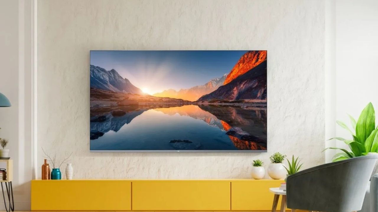 देसी कंपनी का 116.5 इंच Smart TV लॉन्च, घर पर मिलेगा थिएटर जैसा अनुभव