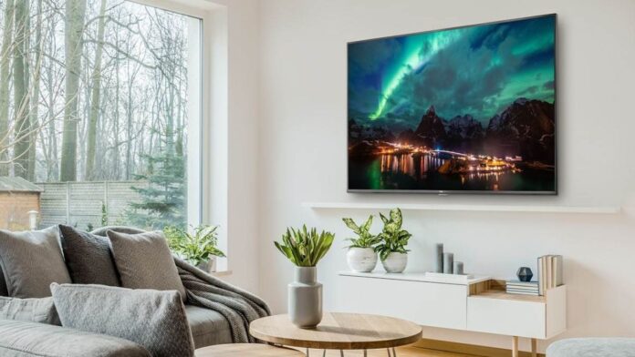 देसी कंपनी का 116.5 इंच Smart TV लॉन्च, घर पर मिलेगा थिएटर जैसा अनुभव