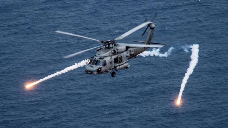 Indian Navy का बड़ा कदम, हेलिकॉप्टर होंगे AESA रडार से लैस, दुश्मनों की हर चाल रहेगी रडार पर!