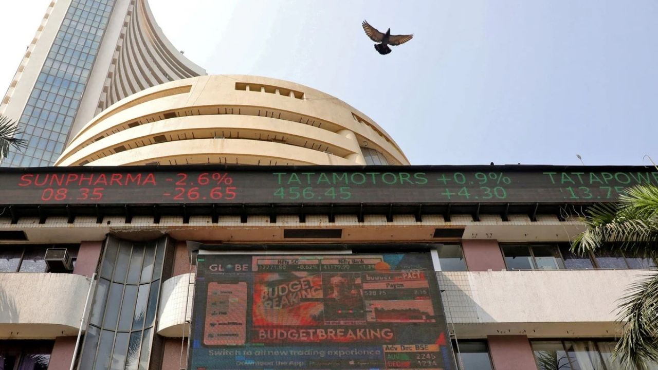 शेयर बाजार सोमवार को हल्की बढ़त के साथ खुला, सेंसेक्स 81,274 पर और निफ्टी 50 में मामूली उछाल