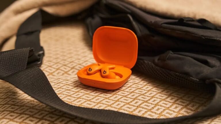 Apple H1 चिप से लैस Powerbeats Fit earbuds, फास्ट चार्जिंग और चार कलर ऑप्शन के साथ लॉन्च