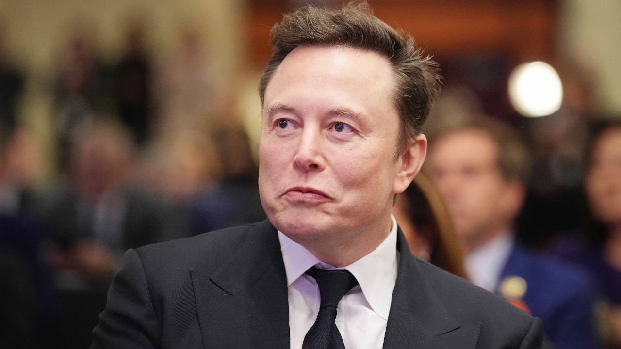 Elon Musk का नया धमाका! Grokipedia लॉन्च होते ही क्रैश, अब टक्कर Wikipedia से सीधी