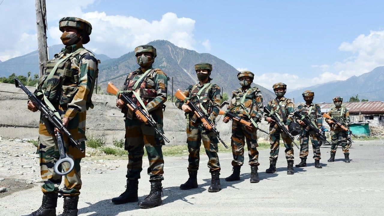 असम के काकोपथर आर्मी कैंप पर ग्रेनेड हमला, तीन सैनिक घायल, इलाके में तनाव और सुरक्षा बढ़ाई गई