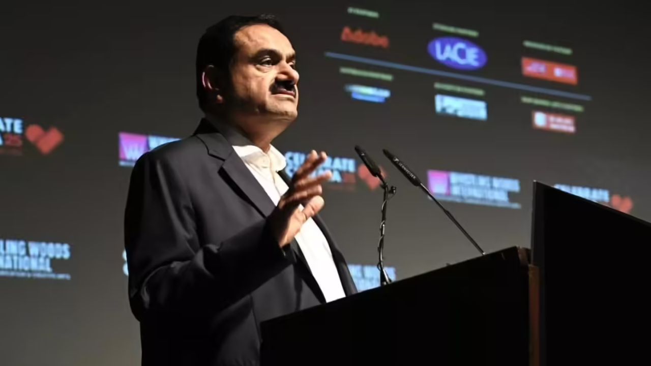 TotalEnergies बेच सकती है Adani Green Energy में 6% हिस्सेदारी, जानिए क्या है इस बड़े फैसले की वजह