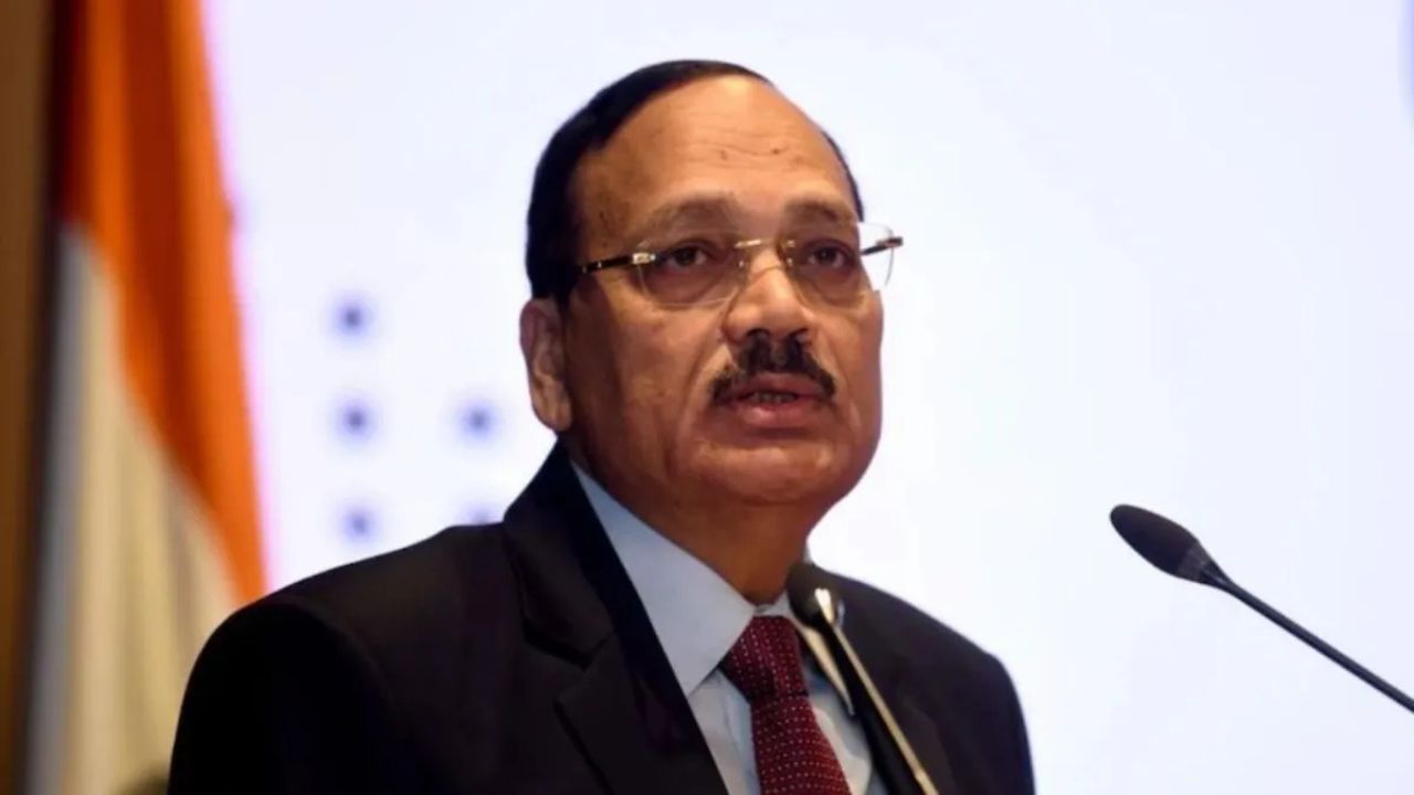 Justice Surya Kant की सख्ती मौखिक मेंशनिंग बंद, युवा वकील को कोर्ट में बहस का मौका देने की सलाह