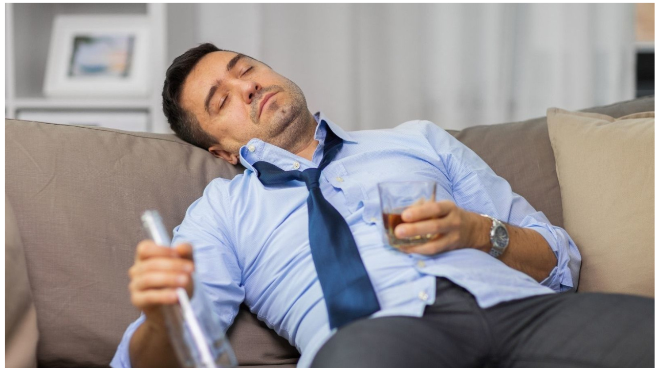  Sleep After Drink Alcohol : शराब से मिलने वाली नींद सच में है आरामदेह या छुपा है इसके पीछे खतरनाक राज? जानिए वो बातें जो आपको चौंका देंगी