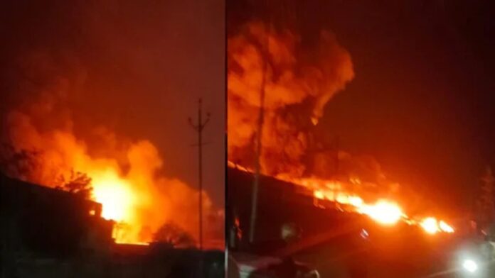 केमिकल यूनिट में लगी आग से करोड़ों का नुकसान दमकल की मशक्कत जारी