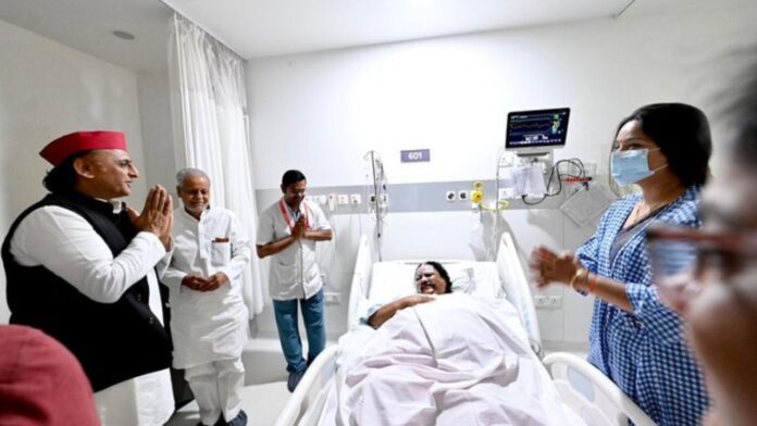 बहराइच हादसे के बाद सियासत में नया मोड़, अखिलेश यादव ने अस्पताल पहुंचकर भाजपा विधायक का हाल जाना
