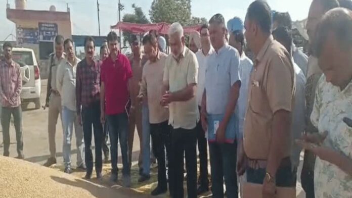 मंडियों में मंत्री का औचक निरीक्षण, किसानों को राहत देने का बड़ा दावा