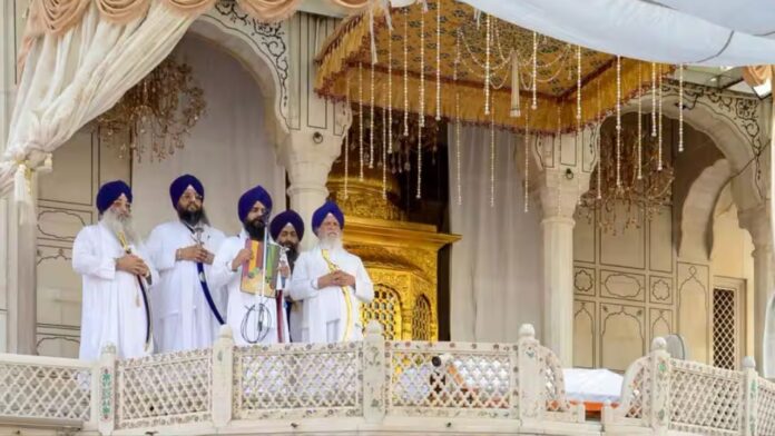 अकाल तख्त के आदेश से पंजाब सरकार पर बढ़ा दबाव, बेअदबी कानून पर मचा सियासी घमासान