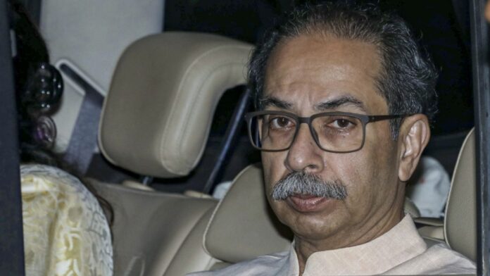 उद्धव ठाकरे को अखिलेश यादव की सलाह, बोले- बीजेपी से लड़ने के लिए बहादुर टीम चाहिए