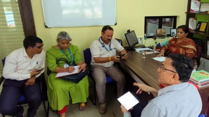 इंदौर के स्कूल में भोजन खाने के बाद 100 छात्र हुए बीमार