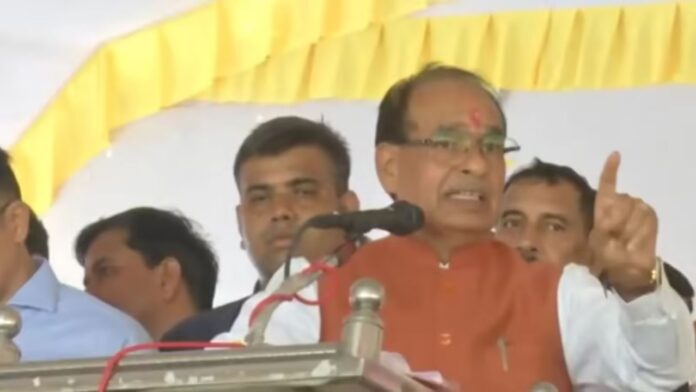 रायसेन में शिवराज सिंह चौहान का अनोखा अंदाज, बोले- जनता नहीं, मामा खड़ा रहेगा