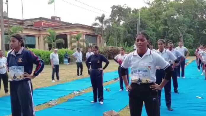 कोलकाता में योग दिवस पर बनेगा नया इतिहास! हुगली नदी में 500 नौकाओं पर होगा सामूहिक योग