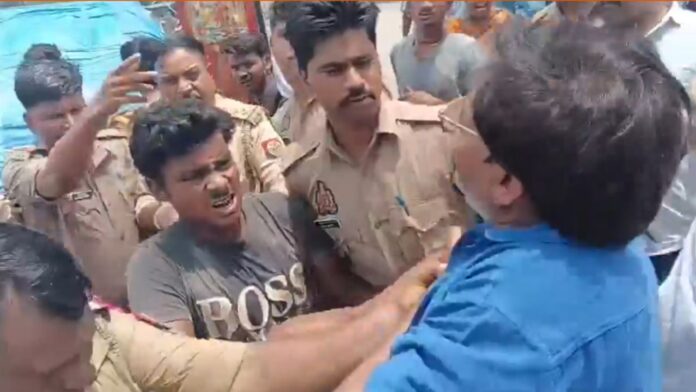 कानपुर में अतिक्रमण हटाने के दौरान दारोगा ने दुकानदार को जड़ा थप्पड़, वीडियो वायरल