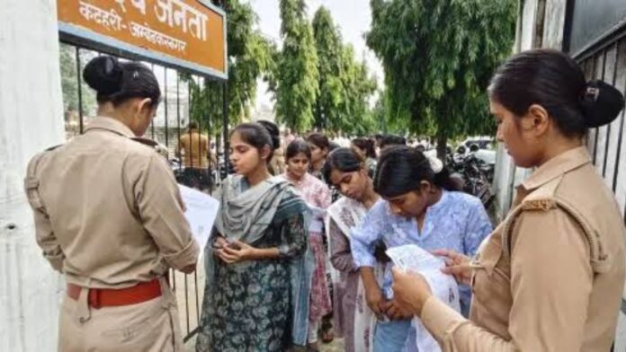 यूपी शिक्षक पात्रता परीक्षा: 10 केंद्रों पर कड़ी सुरक्षा के बीच परीक्षा, 733 अभ्यर्थियों ने छोड़ी परीक्षा