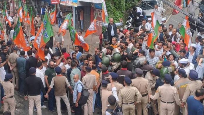 हरियाणा में कांग्रेस का प्रदर्शन तेज, BJP कार्यालय घेराव के दौरान पुलिस से धक्का-मुक्की