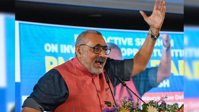 छात्र आंदोलन पर गिरिराज सिंह का विपक्ष पर हमला, राहुल गांधी और अखिलेश यादव को घेरा