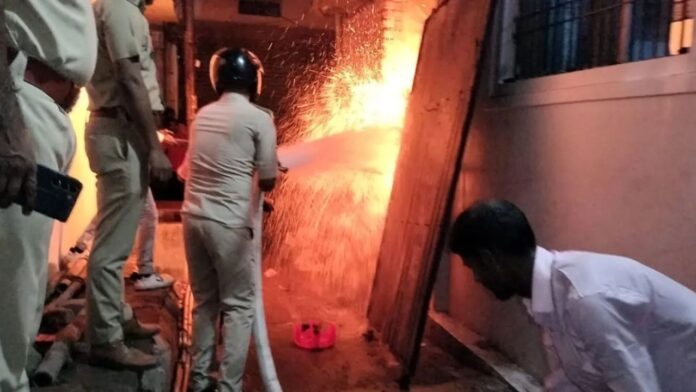 पटना के रेलवे कोचिंग कॉम्प्लेक्स में भीषण आग, 6 घंटे की मशक्कत के बाद पाया गया काबू