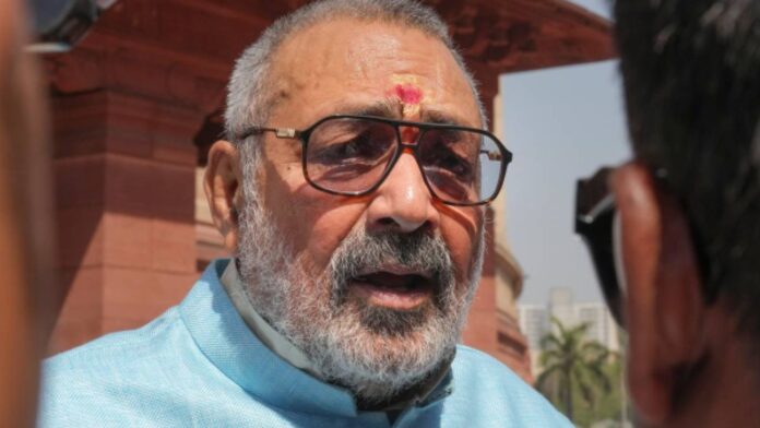 NEET विवाद पर गिरिराज सिंह का विपक्ष पर हमला, बोले- छात्रों के कंधे पर रखकर चला रहे राजनीति की बंदूक