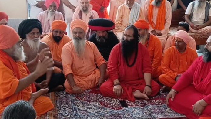 हरिद्वार कुंभ से पहले 'असली-नकली देवता' विवाद गहराया, अखाड़ा परिषद ने उठाई जांच की मांग