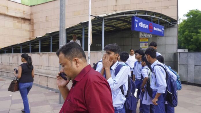दिल्ली में खुलने लगे मेट्रो स्टेशन, DMRC ने जारी किया बड़ा अपडेट