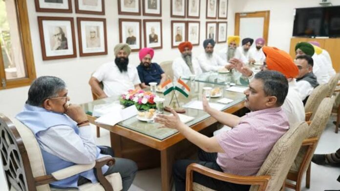 हर साल बाढ़ से जूझते अजनाला की आवाज बने विधायक धालीवाल, राज्यपाल से रखीं मांगें