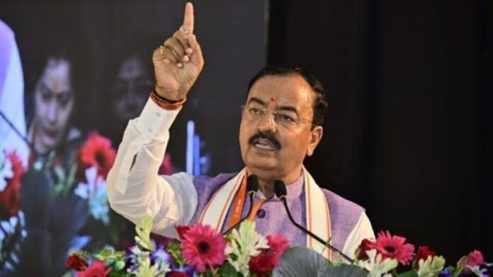 मदरसा बयान पर बढ़ी सियासत, केशव मौर्य के समर्थन में उतरे गिरिराज सिंह