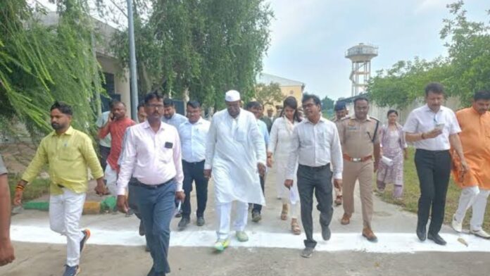 बाराबंकी दौरे पर मंत्री सुरेश राही ने किया निरीक्षण, E20 पर सवाल टाला, बोले- इस मुद्दे पर बात नहीं करेंगे