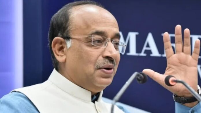 विजय गोयल अपनी ही सरकार पर भड़के, बोले- अफसर काम नहीं कर रहे; जनप्रतिनिधि धक्के खा रहे
