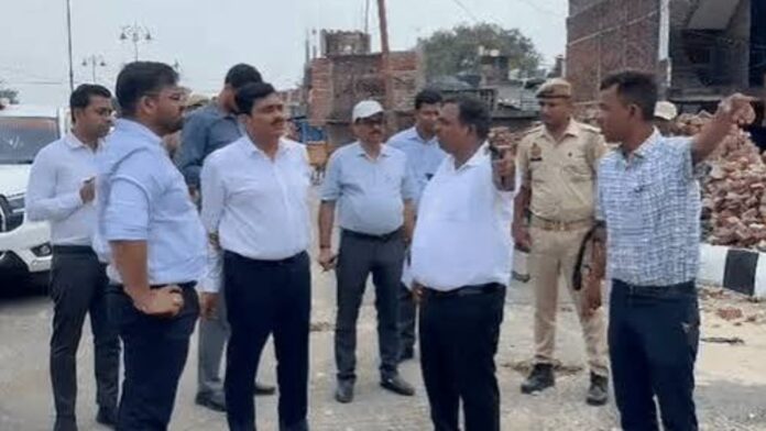 विरासत गलियारे का काम रुका देख कमिश्नर हुए नाराज, 15 सितंबर तक पूरा करने के निर्देश