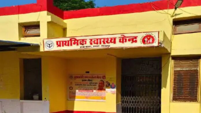गोरखपुर में एंबुलेंस के इंतजार में बुजुर्ग की मौत, स्ट्रेचर पर तड़पते रहे घायल