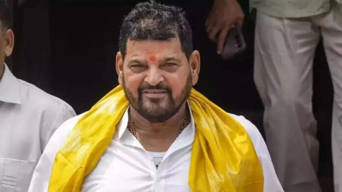 बृजभूषण शरण सिंह की बढ़ीं कानूनी मुश्किलें, चार महिला पहलवानों ने बरी होने के फैसले को दी चुनौती