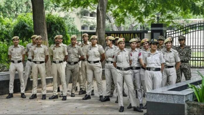 भुवनेश्वर में पुलिसकर्मियों के लिए सख्त आदेश, संवेदनशील जगहों पर बिना अनुमति फोटो-वीडियो बनाने पर रोक