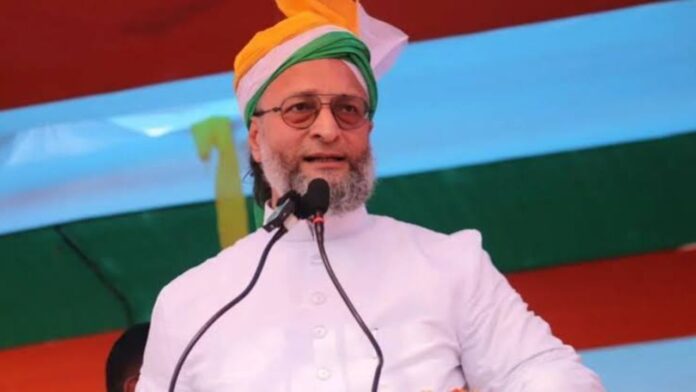 कानपुर में ओवैसी का ‘लव यू’ वाला अंदाज, बोले- बीवी से प्यार कीजिए और मजलिस को वोट दीजिए