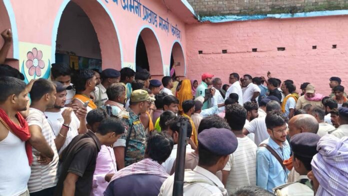खगड़िया में स्कूल की जर्जर सीढ़ी गिरी, 9 साल की छात्रा की मौत; कई बच्चे घायल