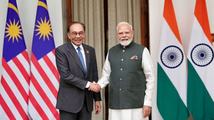 BRICS Summit: पीएम मोदी से मिले मलेशियाई PM अनवर इब्राहिम, सेमीकंडक्टर और ट्रेड पर हुई अहम बातचीत