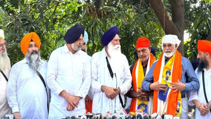 अमृतपाल की पार्टी में पूर्व ED अधिकारी की एंट्री, निरंजन सिंह बोले- पंजाब में नशे और भ्रष्टाचार की स्थिति चिंताजनक