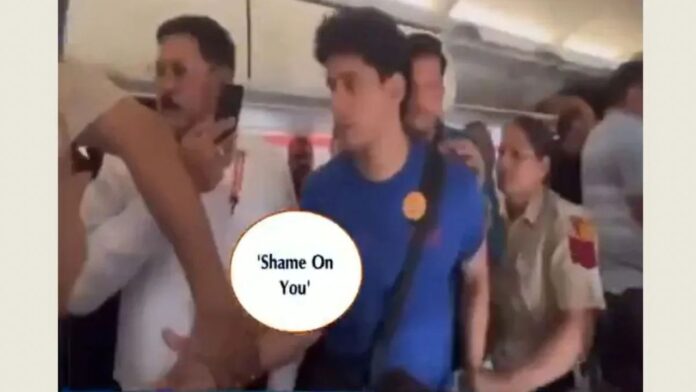 फ्लाइट में अभिजीत दीपके और साथियों को महिला ने कहा ‘Shame on You’, वीडियो वायरल