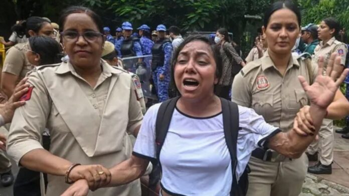 महिला प्रदर्शनकारियों से मारपीट के दावों पर दिल्ली पुलिस का स्पष्टीकरण